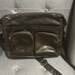 Levenger 100% leather‎ messenger bag - great quality